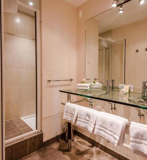 غرفة قياسية رباعية, Logis L Abreuvoir