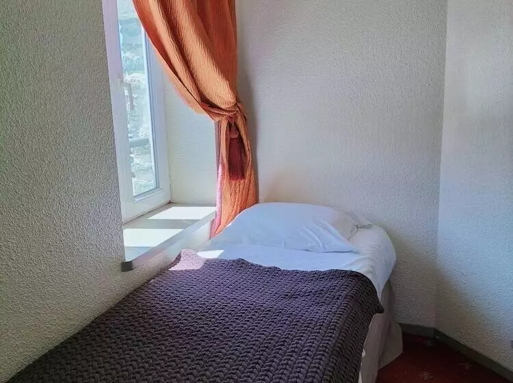 اتاق راحتی, Logis Hotel Restaurant La Régence