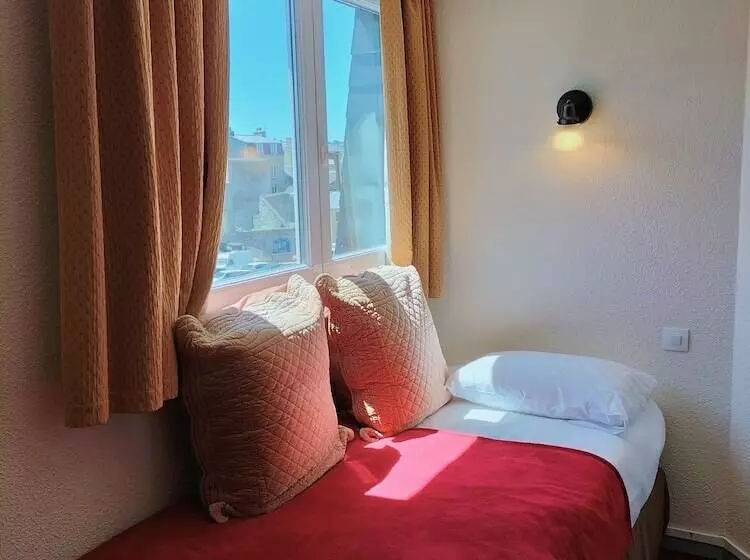 اتاق استاندارد چهار تخته, Logis Hotel Restaurant La Régence