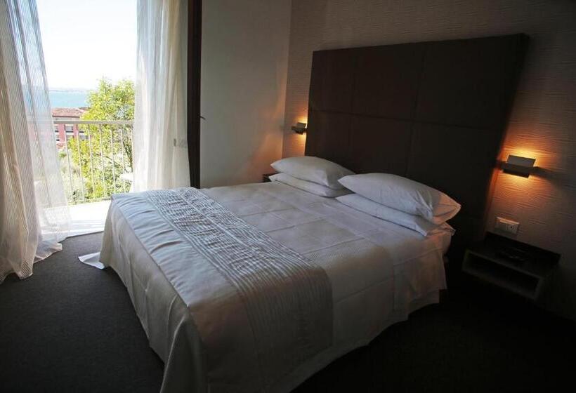 Номер Стандарт Вид на Озеро, Villa Maria