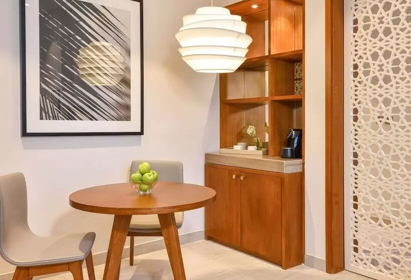 سوئیت پریمیوم, Grand Mercure Dubai City