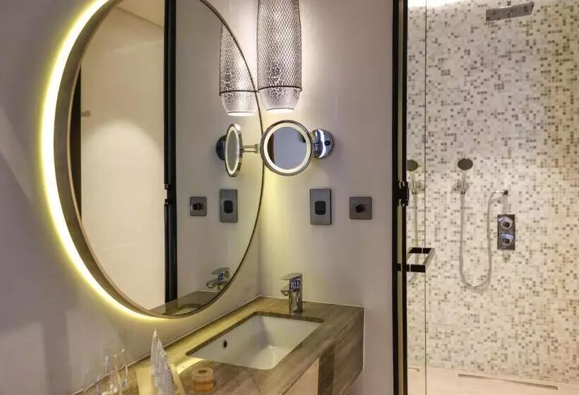 اتاق لوکس با تخت بزرگ, Grand Mercure Dubai City
