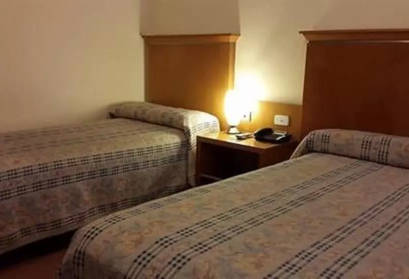 اتاق استاندارد سه نفره, Ariston