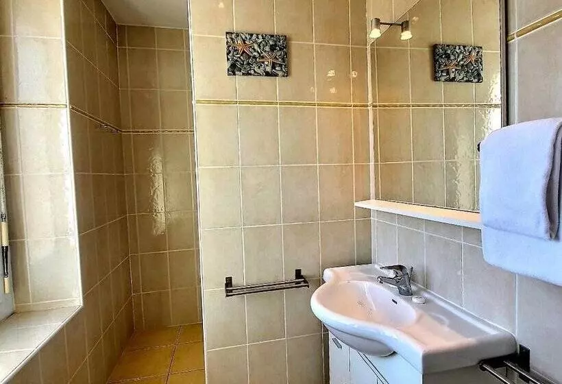 スタンダード４人部屋, Atlantis Hôtel