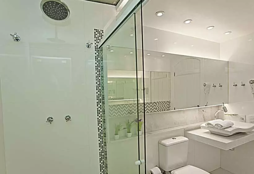 اتاق استاندارد سه نفره, Auberge De La Langouste