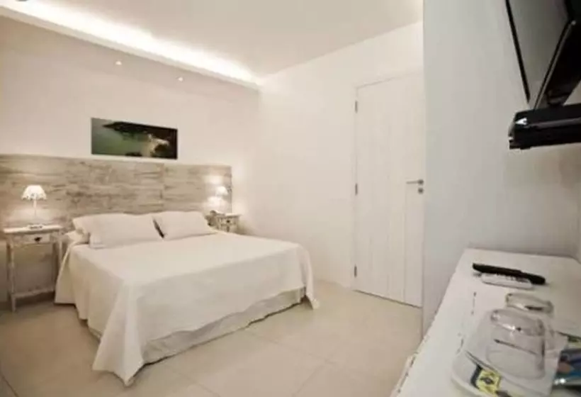 اتاق استاندارد سه نفره, Auberge De La Langouste