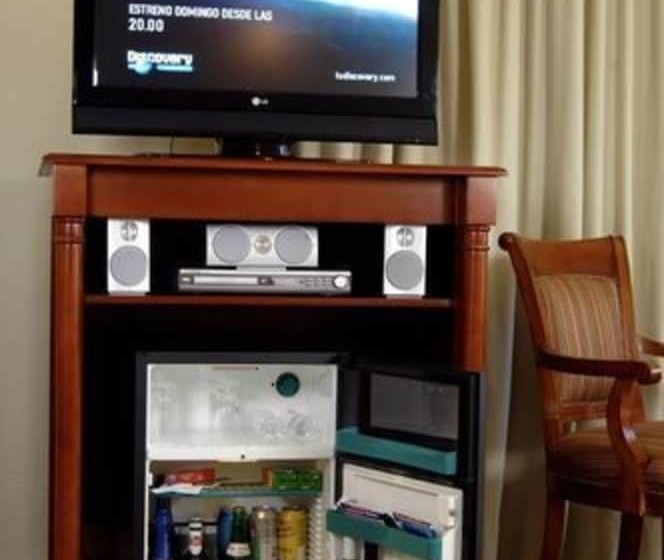 سوییت جونیور, Austral Plaza