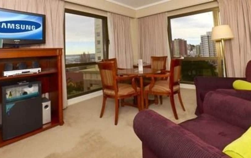 سوییت, Austral Plaza