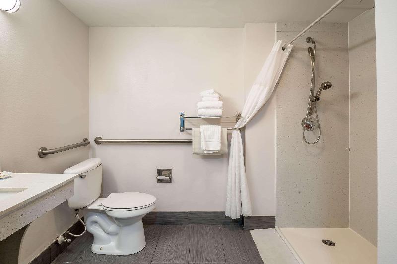 חדר סטנדרט עם מיטת קינג, Comfort Inn University