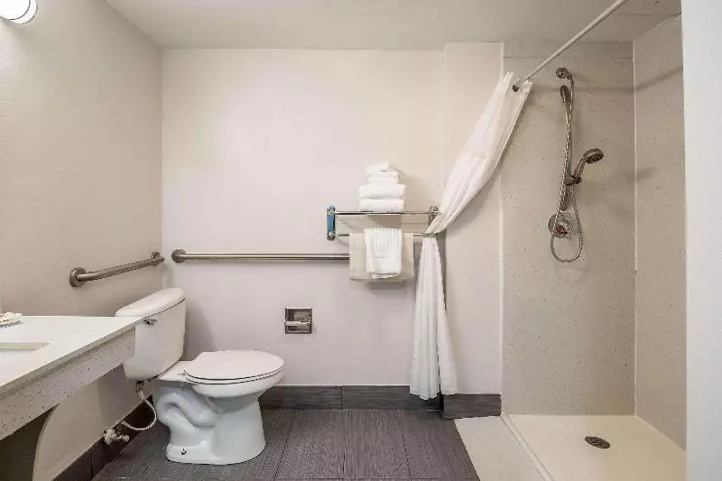 キングサイズベッドのスタンダードルーム, Comfort Inn University
