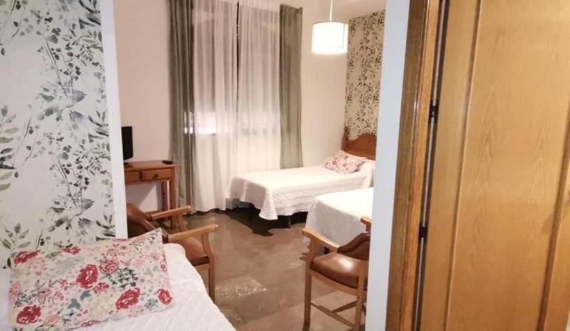 غرفة قياسية, Corona De Atarfe