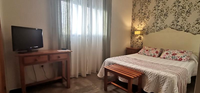 غرفة قياسية, Corona De Atarfe