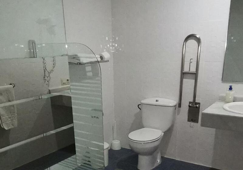 غرفة قياسية, Corona De Atarfe