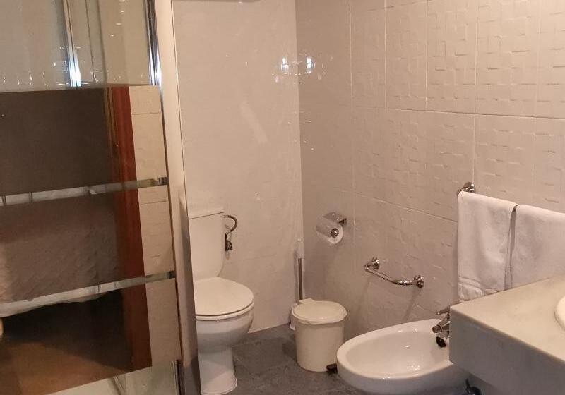 غرفة قياسية, Corona De Atarfe