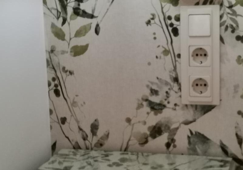 غرفة قياسية, Corona De Atarfe