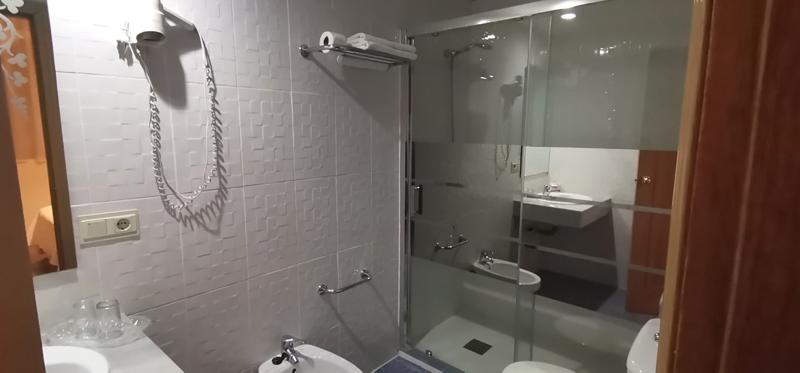 غرفة قياسية, Corona De Atarfe