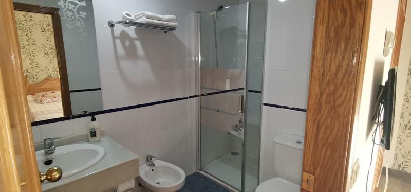 غرفة قياسية, Corona De Atarfe