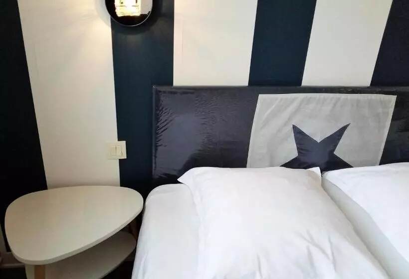 エコノミールーム, Hôtel Du Port Et De L Aven
