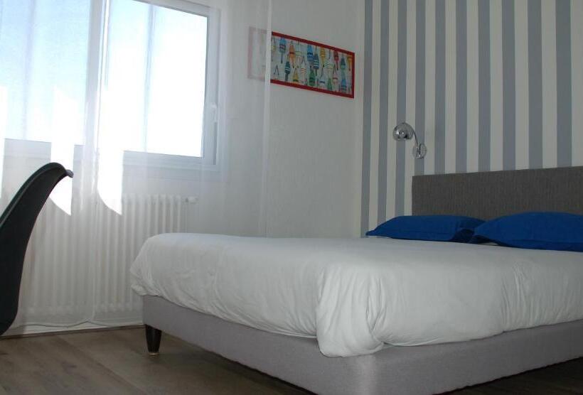 オーシャンビュースタンダードルーム, Hôtel Du Port Et De L Aven