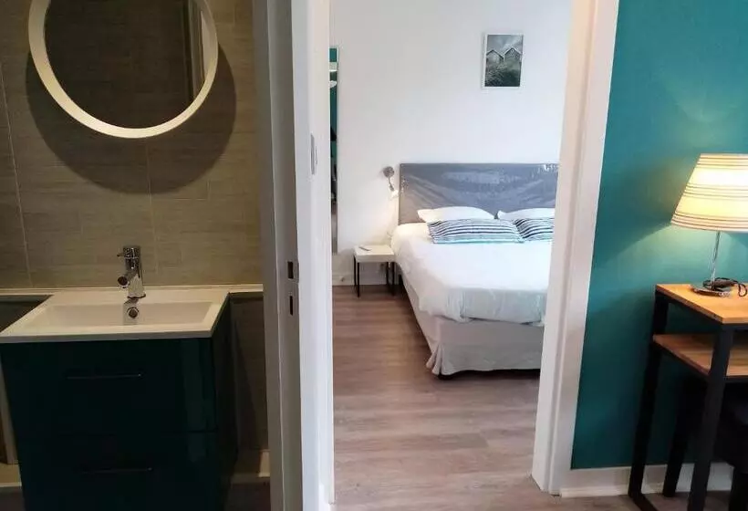 エコノミー４人部屋, Hôtel Du Port Et De L Aven