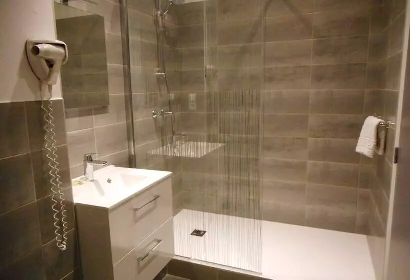 ファミリールーム, Logis Hôtel Relais Paris Bale   Restaurant La Mangeoire