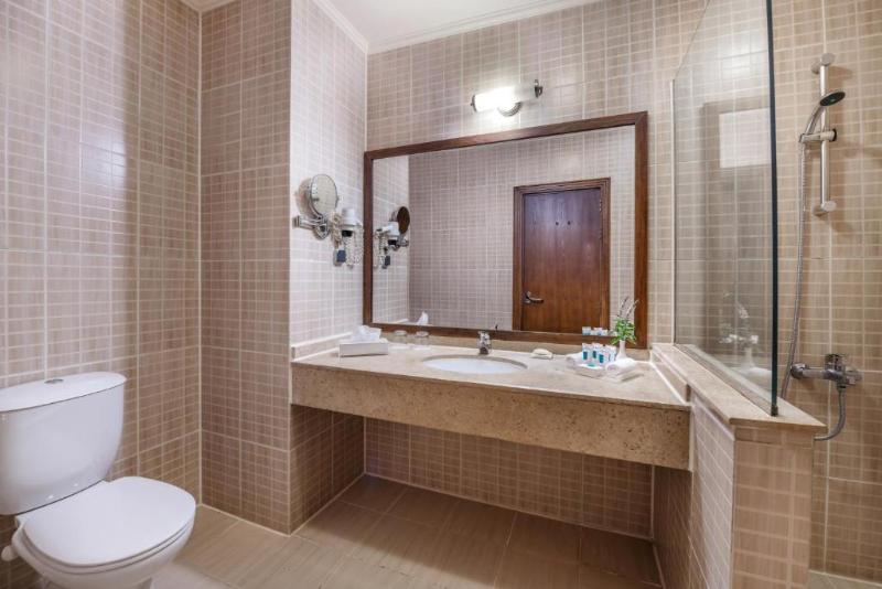 スタンダードルーム, Muñiz