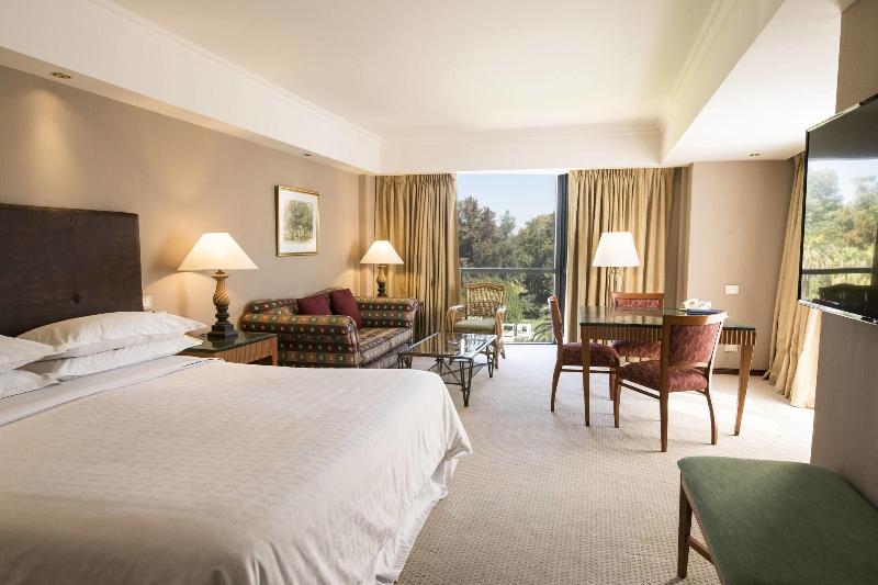 キングサイズベッドのエクゼクティブルーム, Sheraton Pilar Hotel & Convention Center