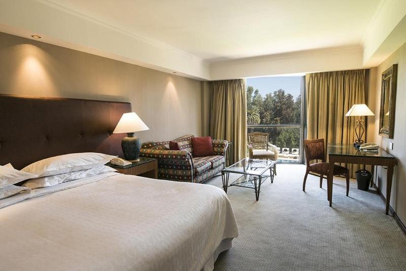 キングサイズベッドのエクゼクティブルーム, Sheraton Pilar Hotel & Convention Center