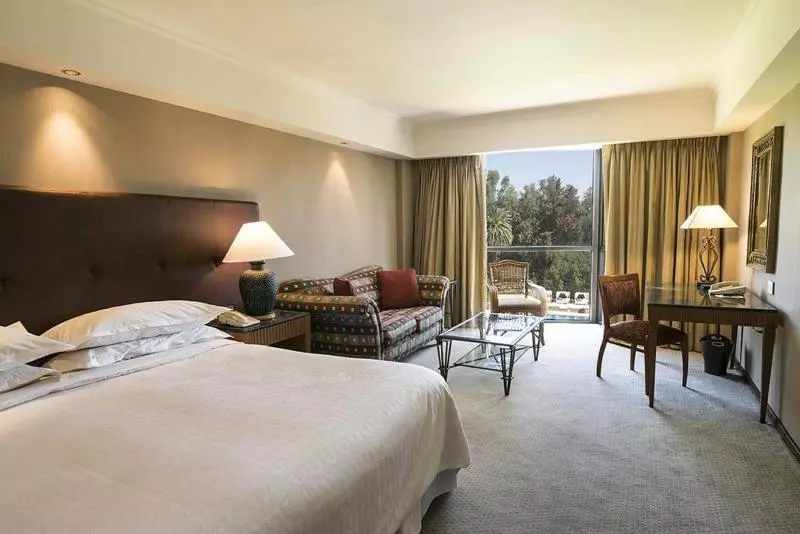 キングサイズベッドのエクゼクティブルーム, Sheraton Pilar Hotel & Convention Center