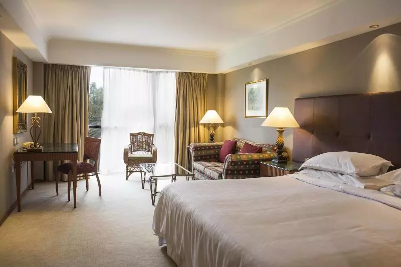 キングサイズベッドのエクゼクティブルーム, Sheraton Pilar Hotel & Convention Center
