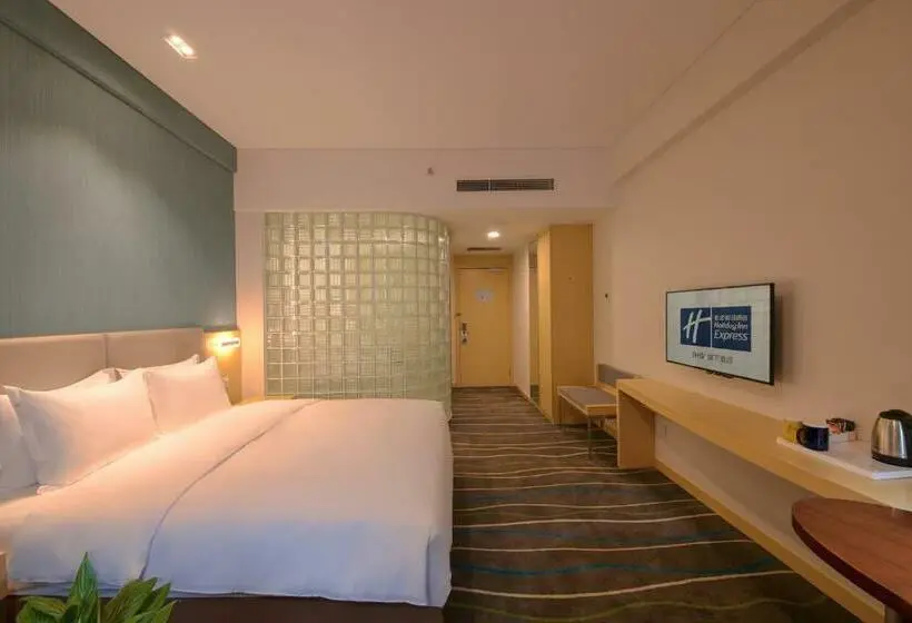 キングサイズベッドのスタンダードルーム, Holiday Inn Express Luoyang Yichuan, An Ihg