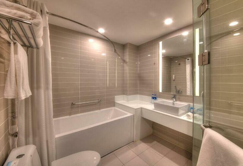 带大床的高级房间, Holiday Inn Express Luoyang Yichuan, An Ihg