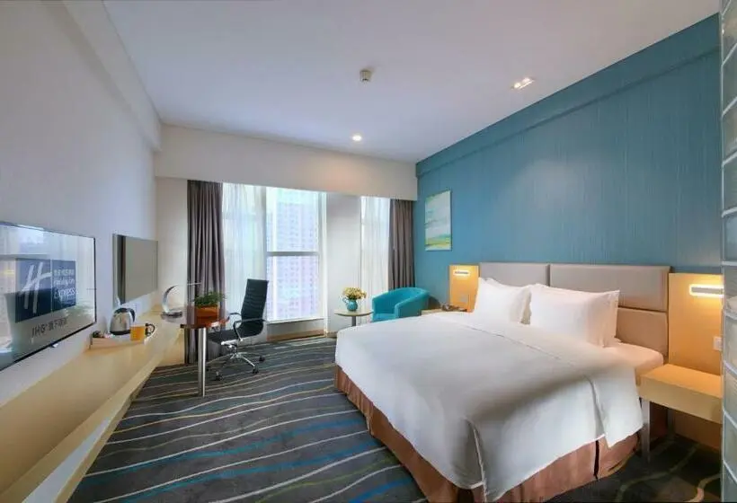 キングサイズベッドのスタンダードルーム, Holiday Inn Express Luoyang Yichuan, An Ihg