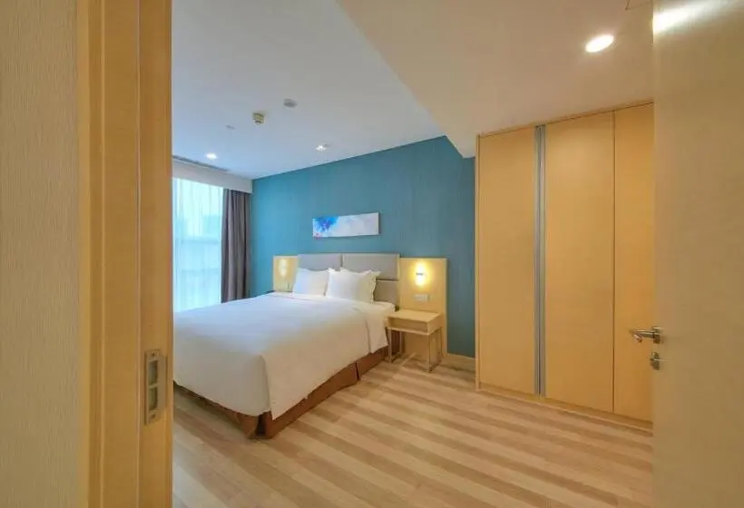 キングサイズベッドのスイートルーム, Holiday Inn Express Luoyang Yichuan, An Ihg