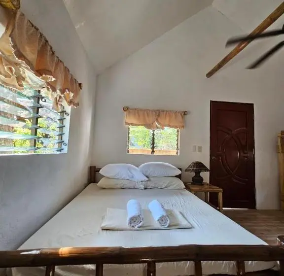 バルコニー付きデラックスルーム, Big Bamboo Beach Resort Sipalay