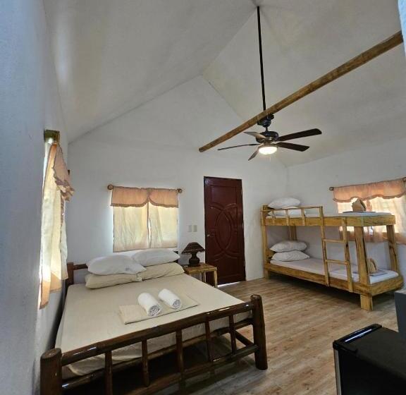 Camera Deluxe con Balcone, Big Bamboo Beach Resort Sipalay