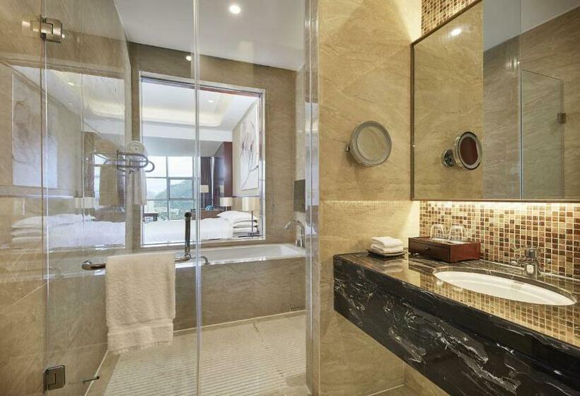 带大床的经典房间, Four Points By Sheraton Liupanshui