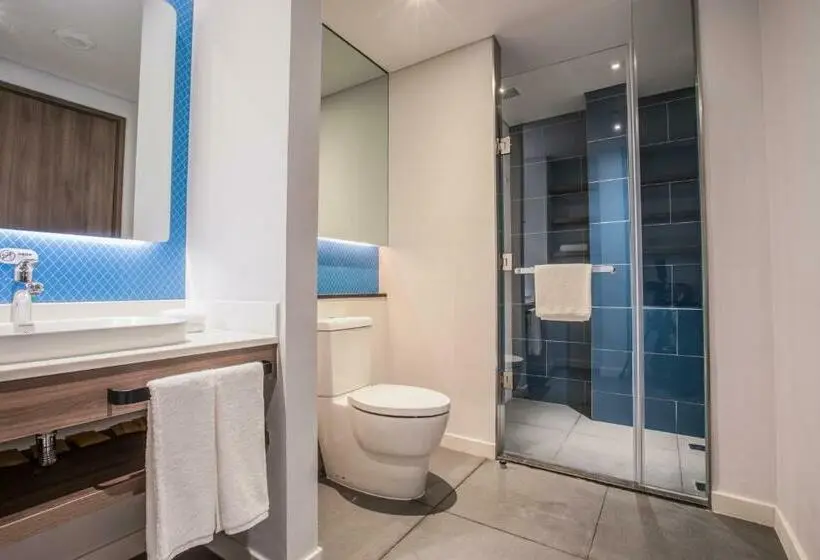 キングサイズベッドのスタンダードルーム, Holiday Inn Express Guizhou Qinglong, An Ihg