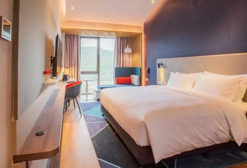 キングサイズベッドのスタンダードルーム, Holiday Inn Express Guizhou Qinglong, An Ihg