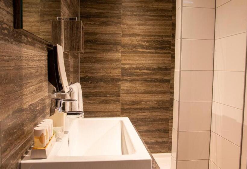 إستوديو قياسى, Eden Studios And Apartments