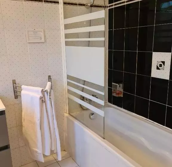 Standard Neljän Hengen Huone, Auberge La Folie