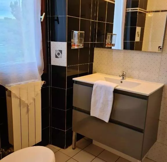 Standard Neljän Hengen Huone, Auberge La Folie