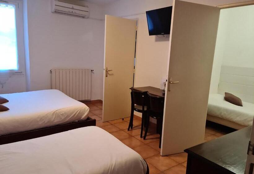Четырехместный Номер Стандарт, Auberge La Folie