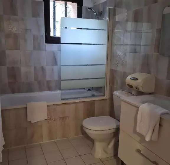 Standard Neljän Hengen Huone, Auberge La Folie