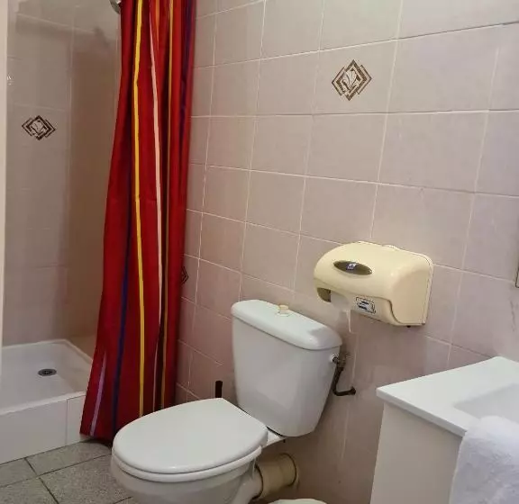 Basic-huone, Auberge La Folie