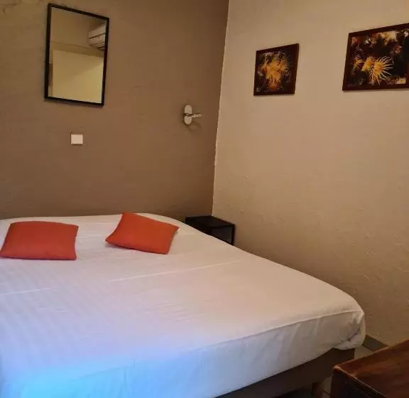 Basic-huone, Auberge La Folie
