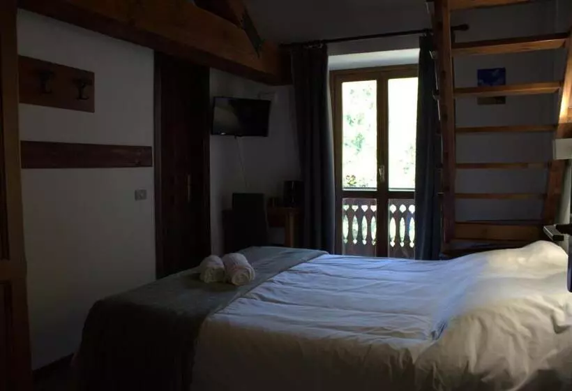 バルコニー付きスタンダードトリプルルーム, Chalet Bellevue