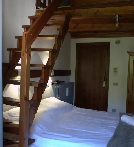 バルコニー付きスタンダードトリプルルーム, Chalet Bellevue