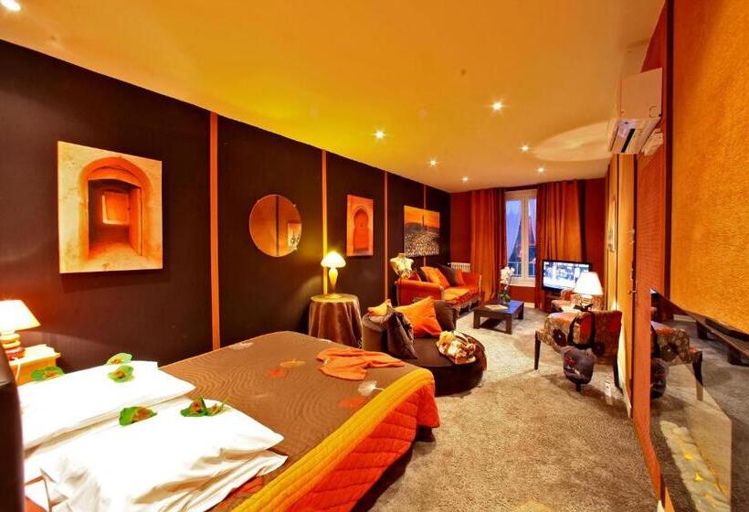 جناح جونيور, Logis Hôtel Hostellerie Saint Jacques