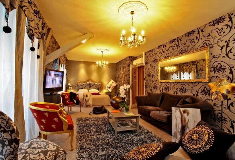 小型套房, Logis Hôtel Hostellerie Saint Jacques